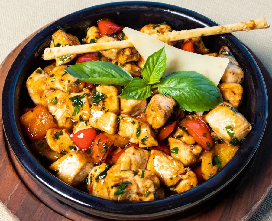Chicken with grilled vegetables and basil